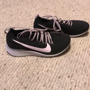 Nike Women’s Zoom Fly Flyknit Size 7.5